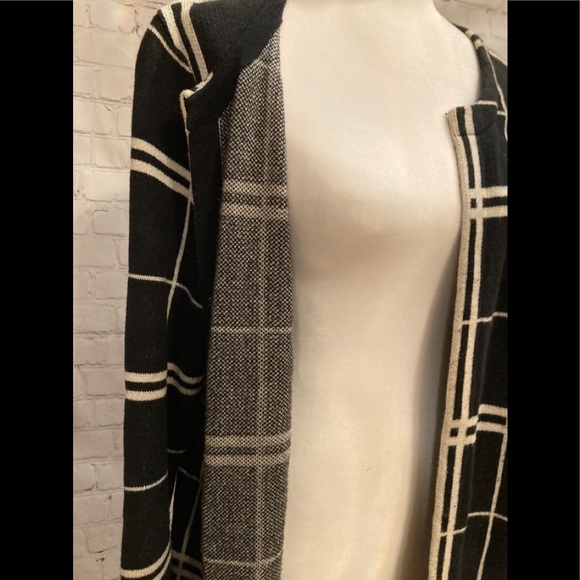 Long black/white plaid cardigan sweater/jacket - Picture 4 of 5
